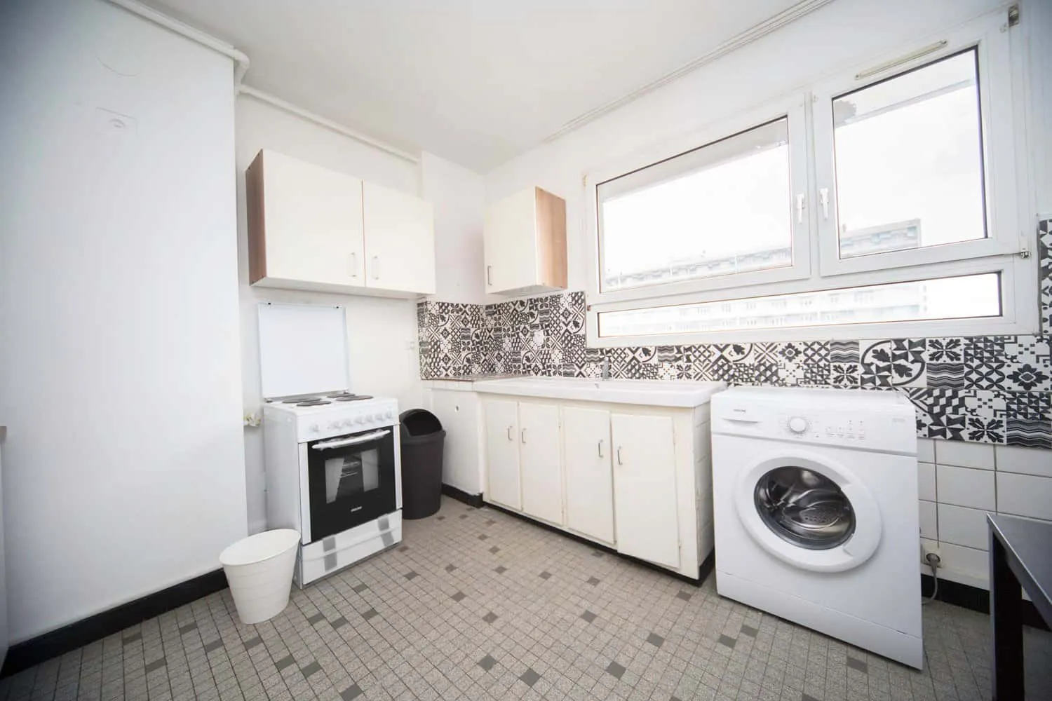 4 Bed Apartment KITCHEN 2