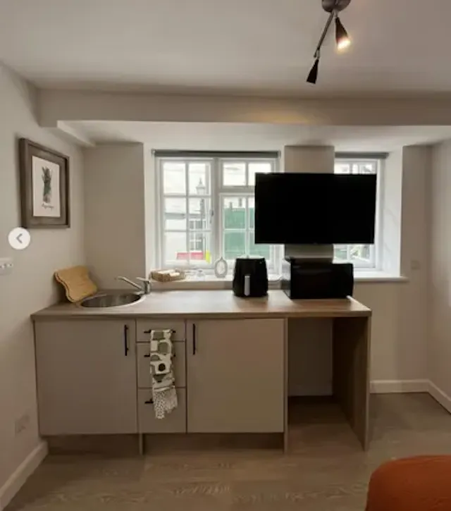 Deluxe room image 1