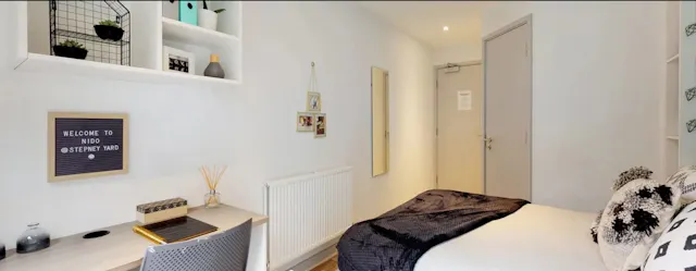 Silver Ensuite room image 2