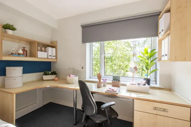 6 Bed Deluxe En-Suite room image 2
