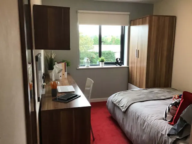 Classic En-Suite, Ground Floor, Kentish House room image 6