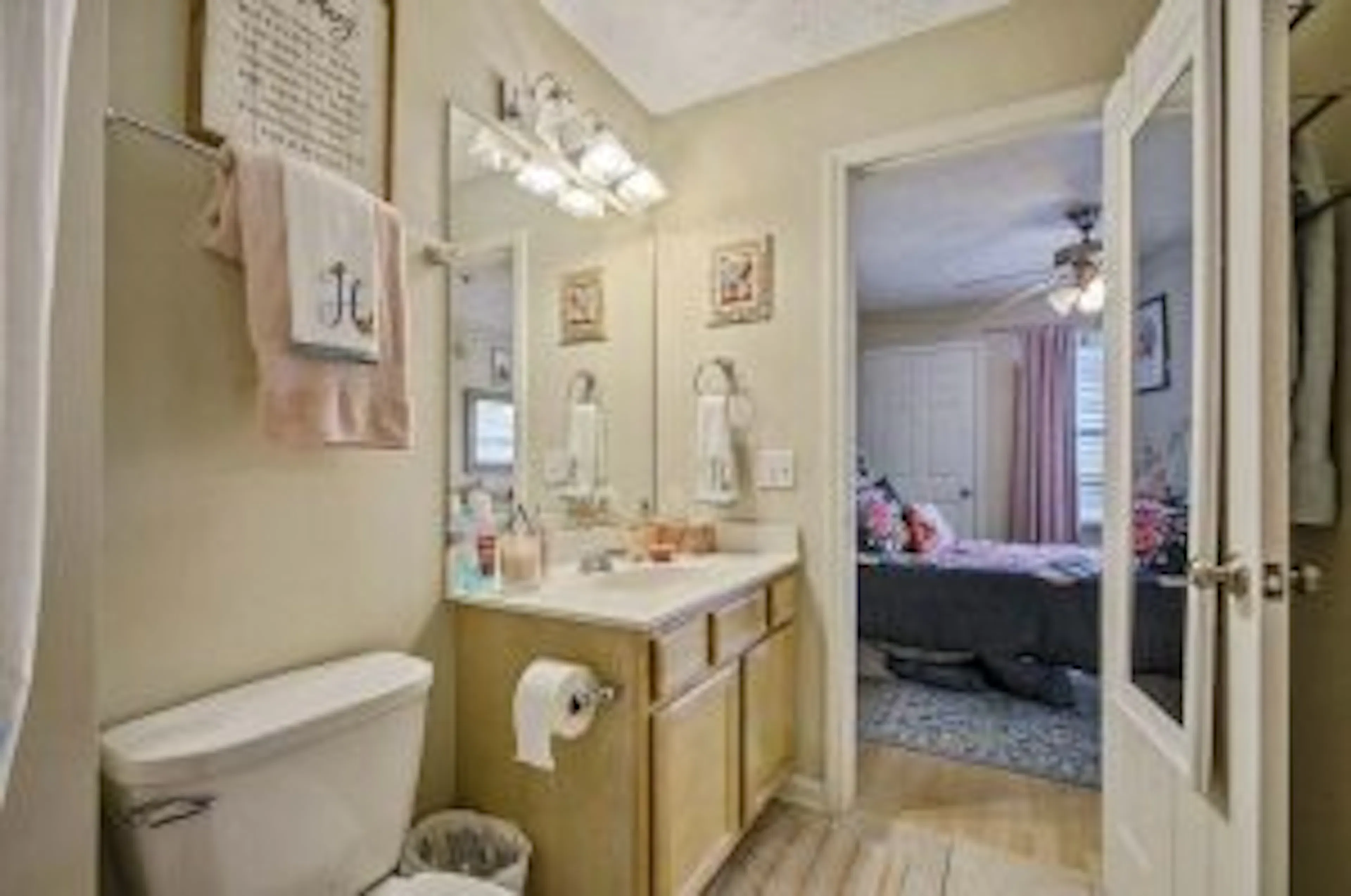 2 Bedroom Apartment BATHROOM 4