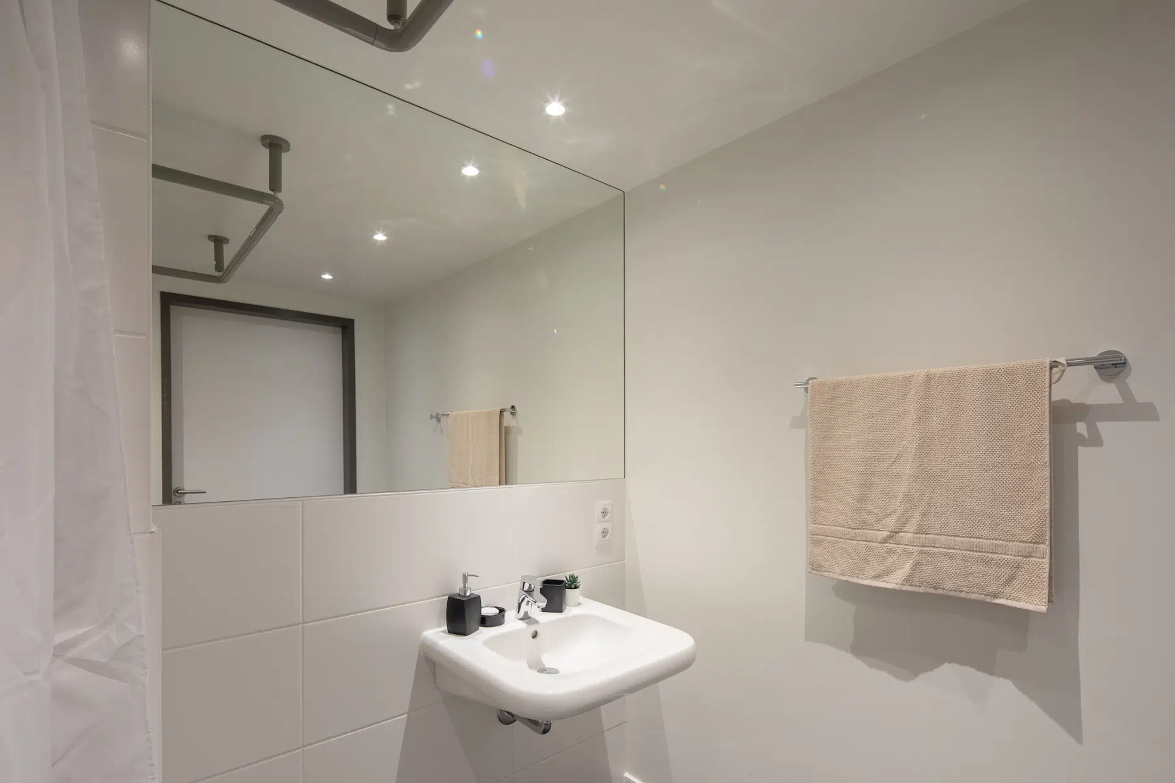 Double Studio BATHROOM 3