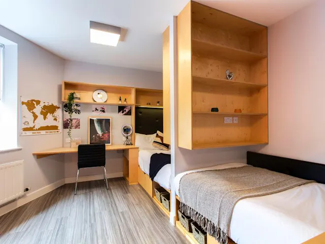 Classic Twin room image 2