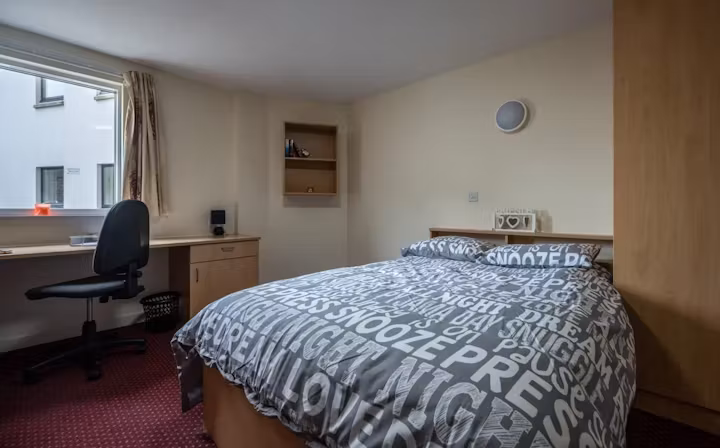 the-hub-dundee-dundee-4 Bed Double Deluxe En-suite-1