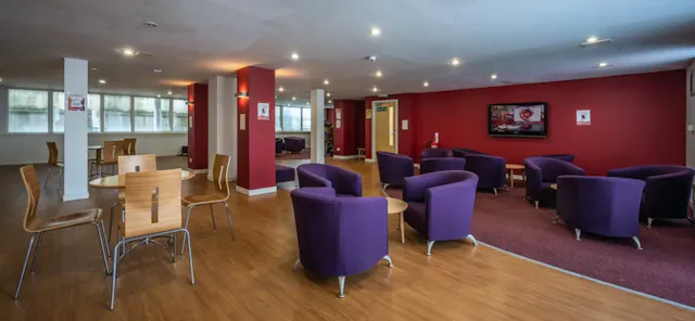 Standard Ensuite (within a 5 bed flat) room image 1