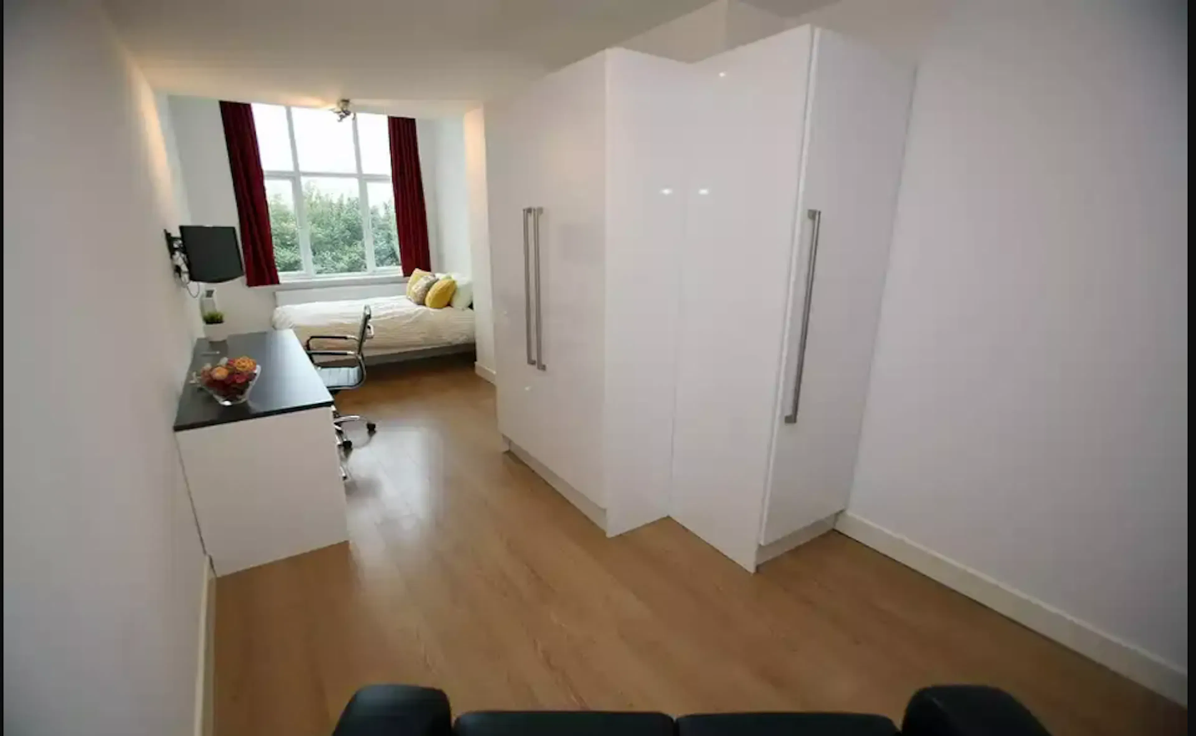 Silver Super Large Courtyard Studio ROOM 4