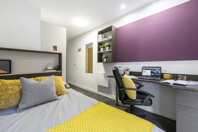 Ensuite room image 1