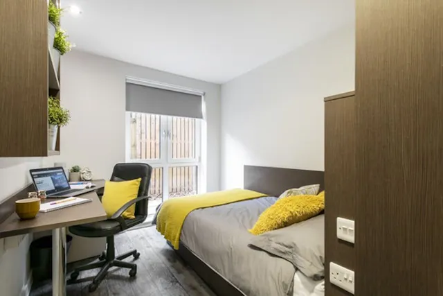 Ensuite room image 2