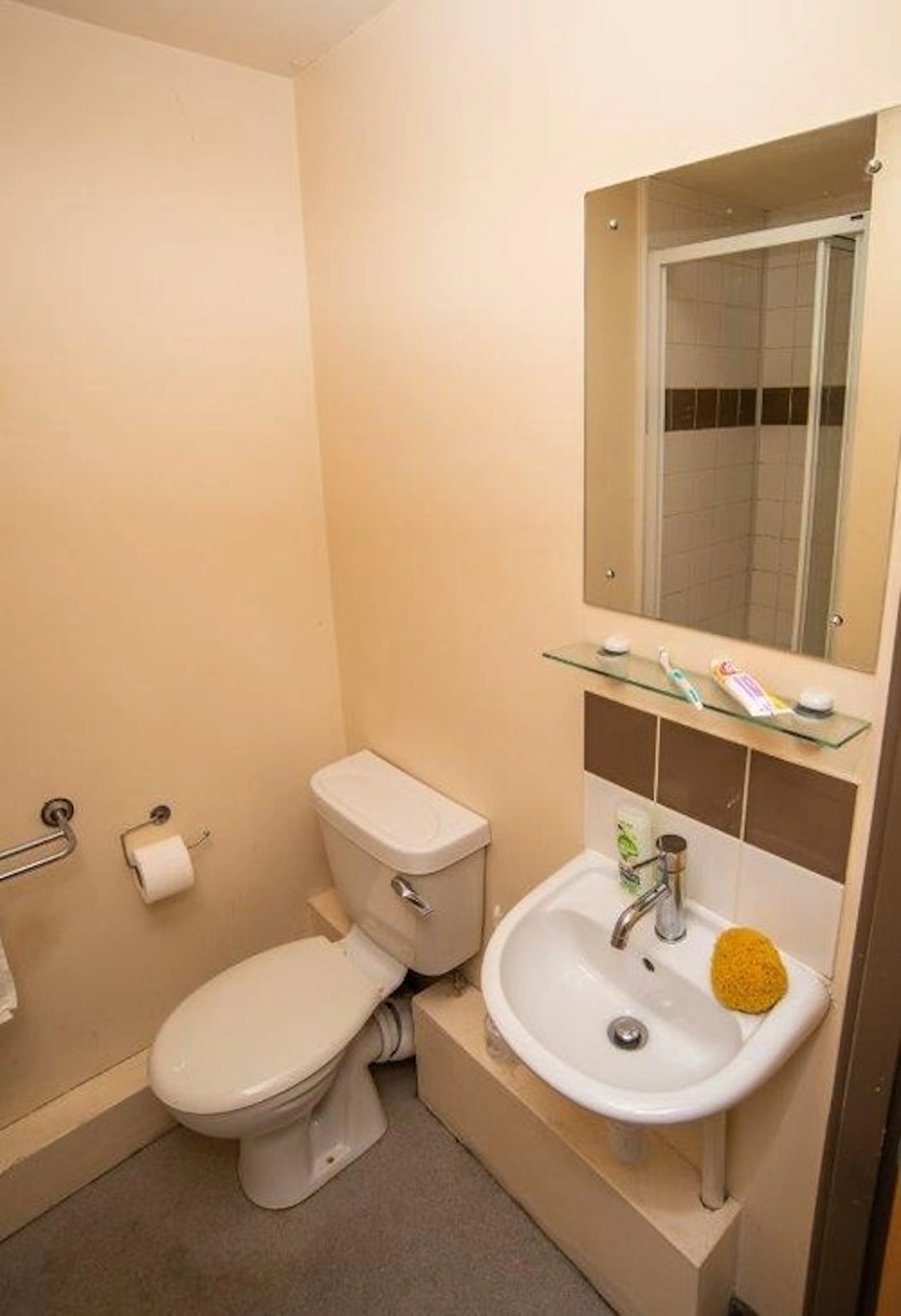 Standard Room BATHROOM 4