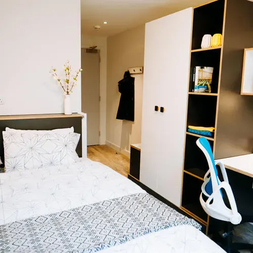 Ensuite Room room image 1