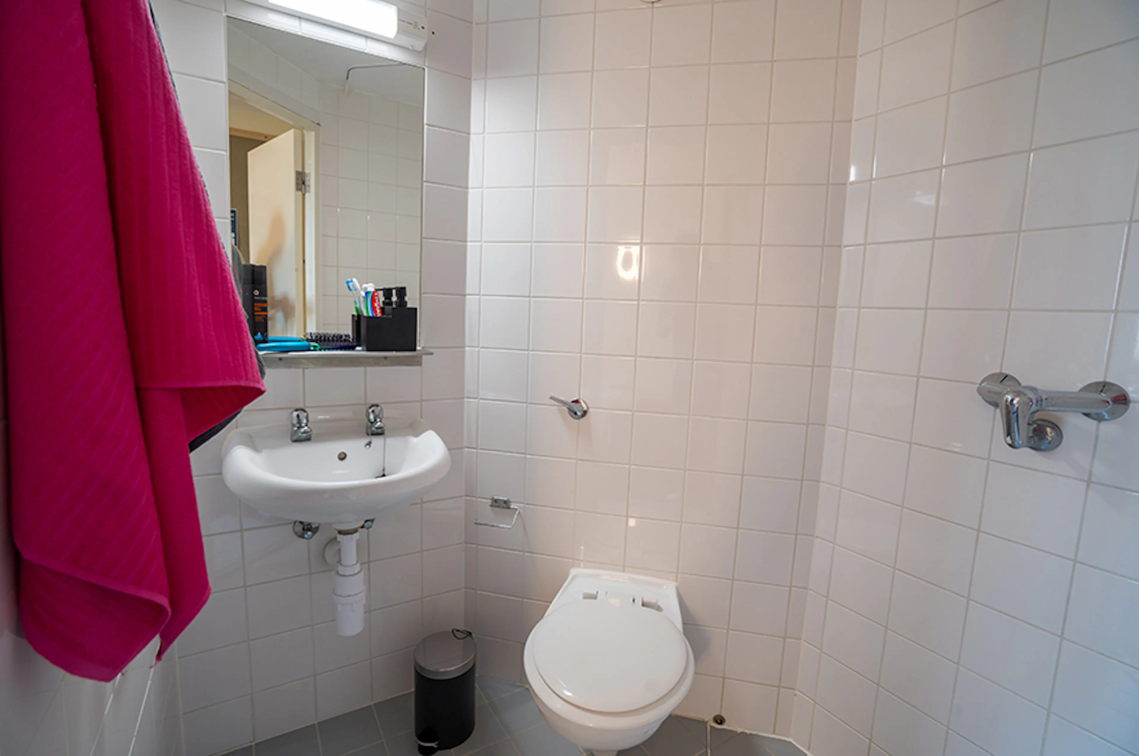 Standard Ensuite BATHROOM 4