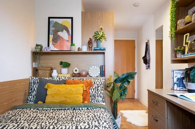 thurso-street-glasgow-Ensuite Large Standard Double