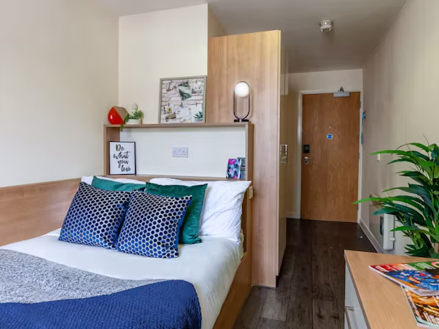 neuadd-kyffin-bangor-Ensuite-1