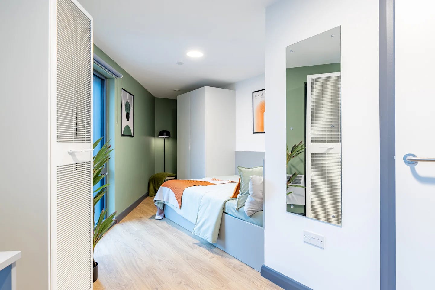 Silver En Suite Plus