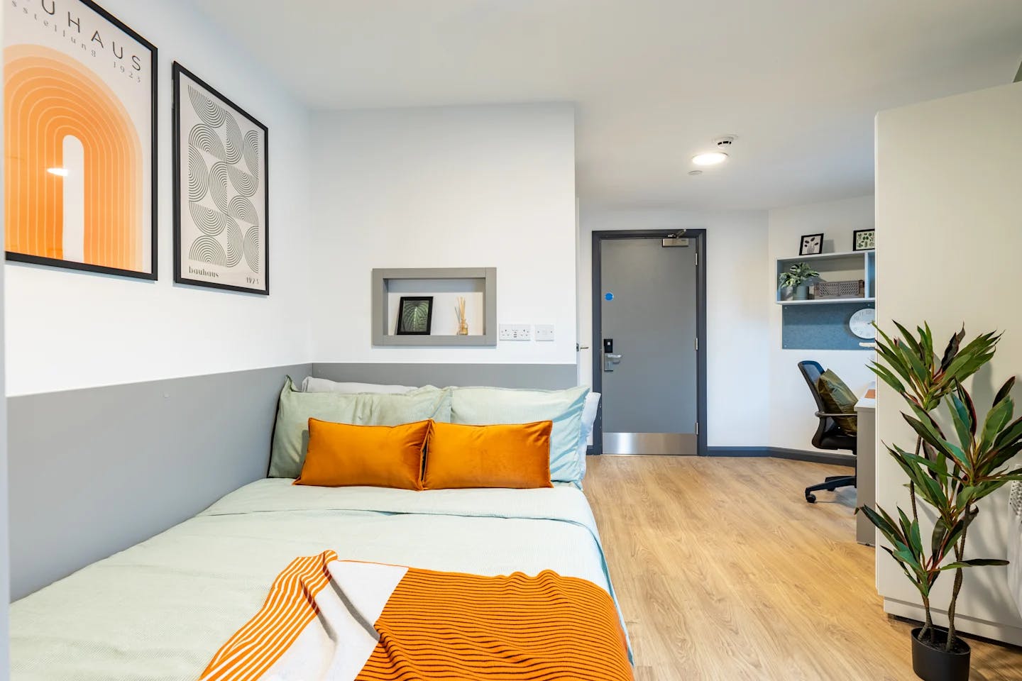 Silver En Suite Plus