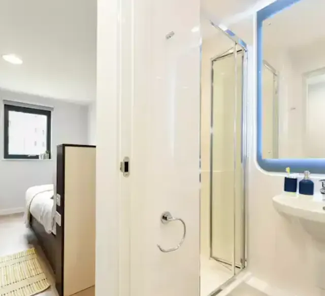 Classic Ensuite room image 3