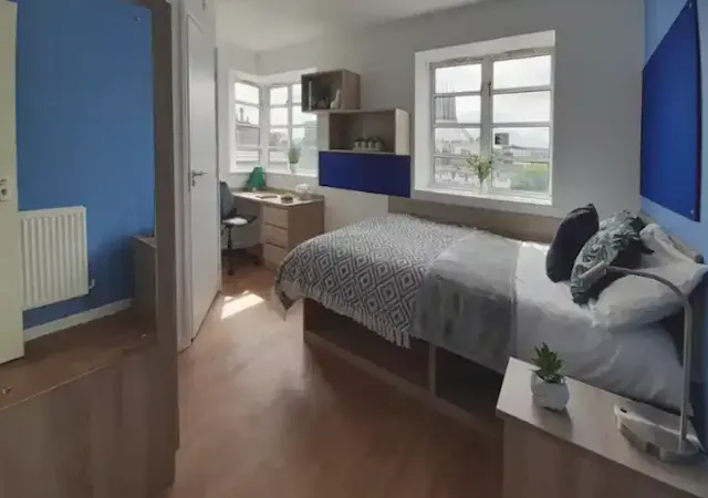 Ensuite plus room image 2