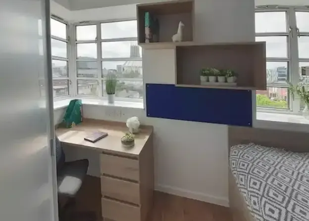 Ensuite room image 2