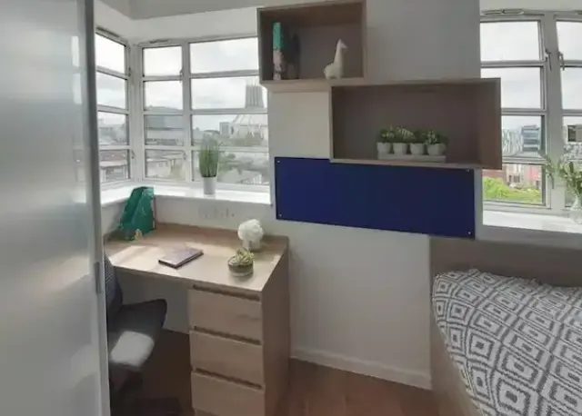 Ensuite room image 2