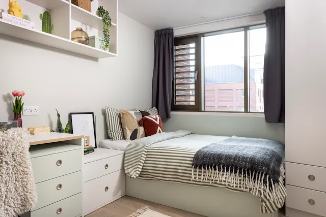 Ensuite Large High Double room image 1
