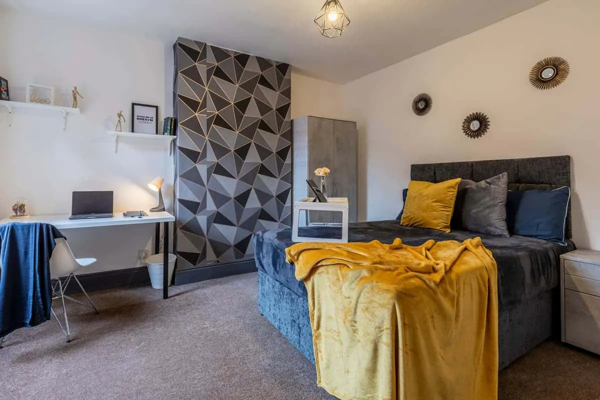 Room in 240 Narborough Rd, Leicester LE3 2AP, UK ROOM