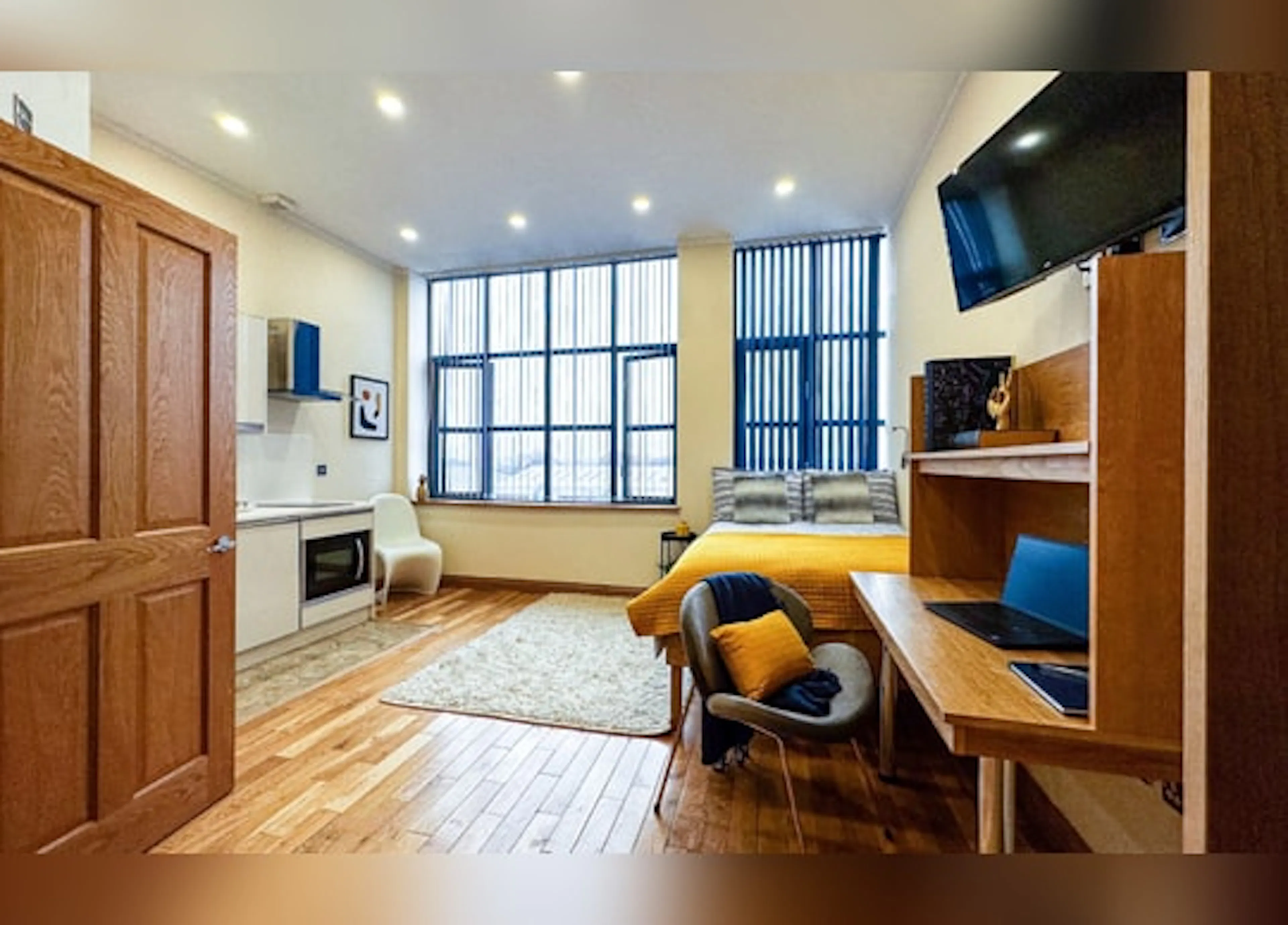 Executive Studio ROOM 4