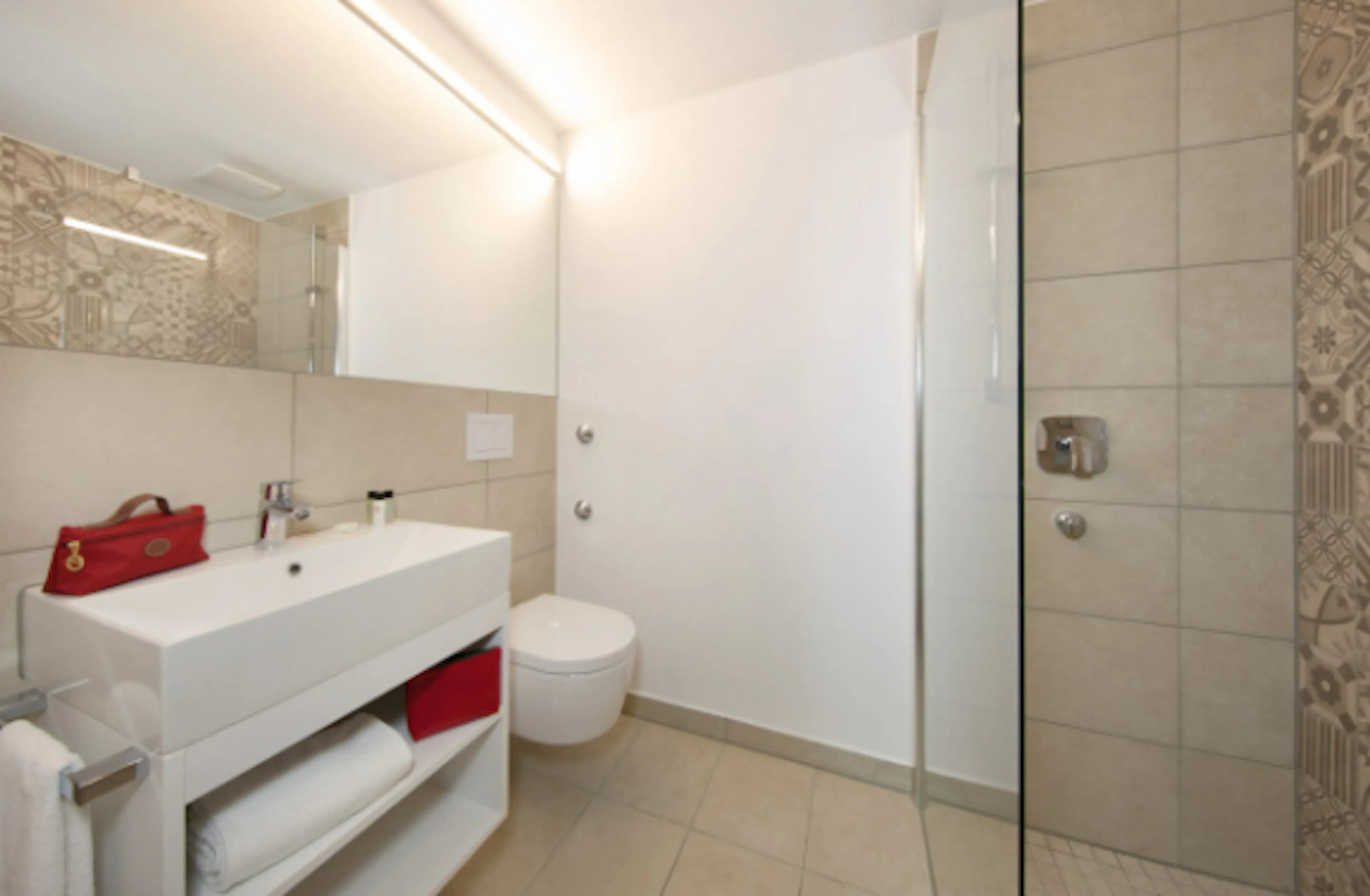 Fantastic Apartment BATHROOM 4