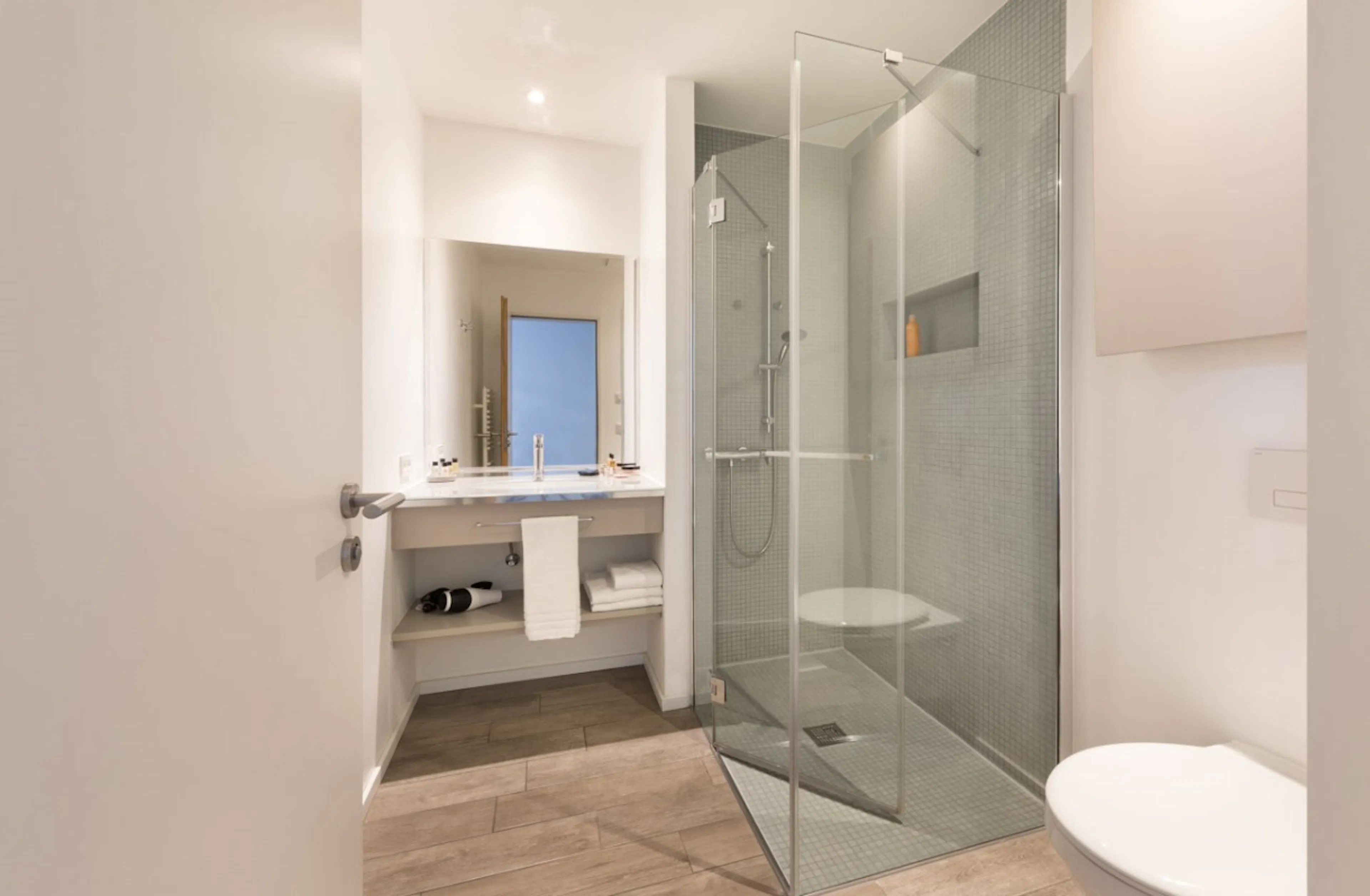 BATHROOM BATHROOM 4
