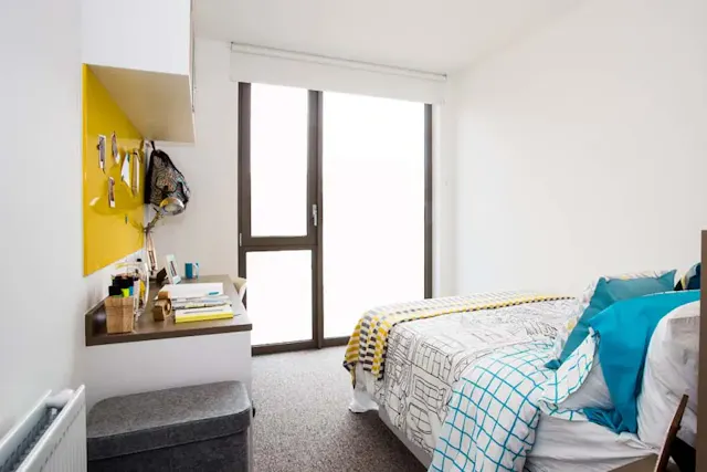 5 Bed Standard En-suite room image 2