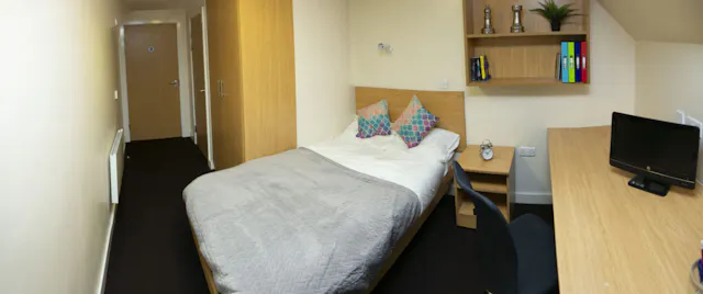 Deluxe En-Suite UK Guarantor not required room image 1