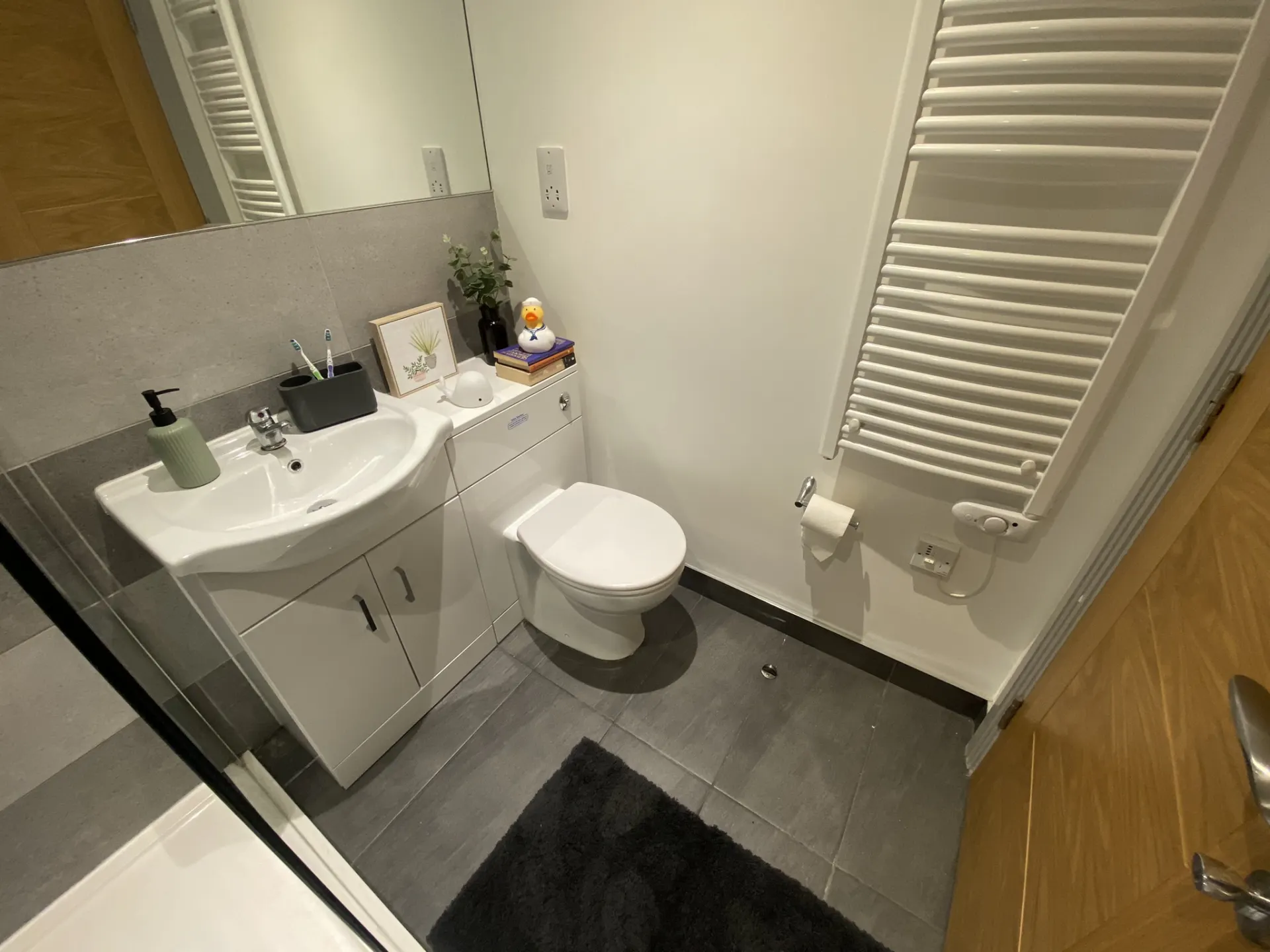 Gold Studio BATHROOM 3