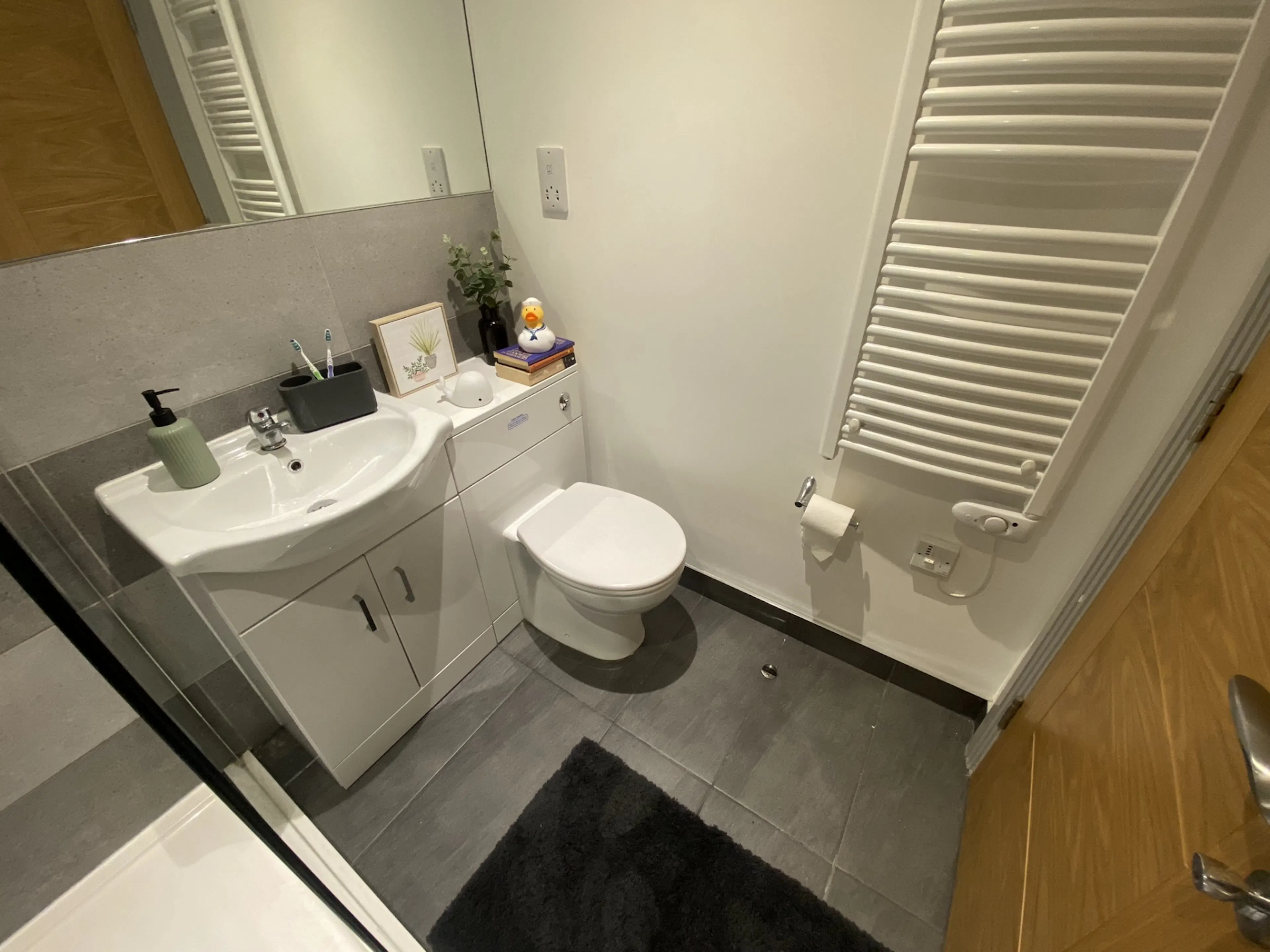 Gold Studio BATHROOM 3