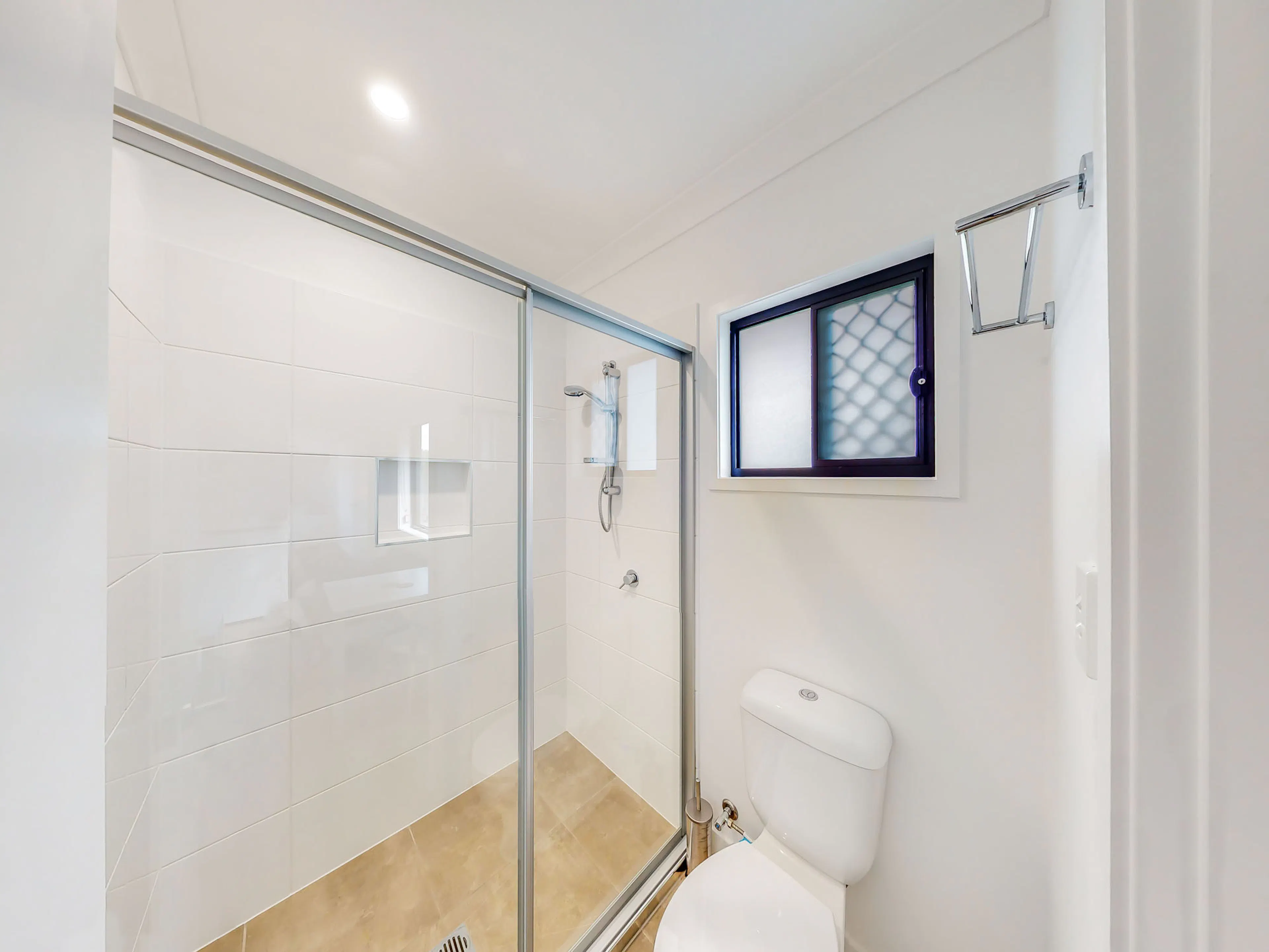 1 Bedroom Apartment BATHROOM 4