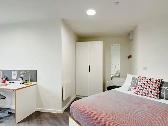 Gold Studio room image 3
