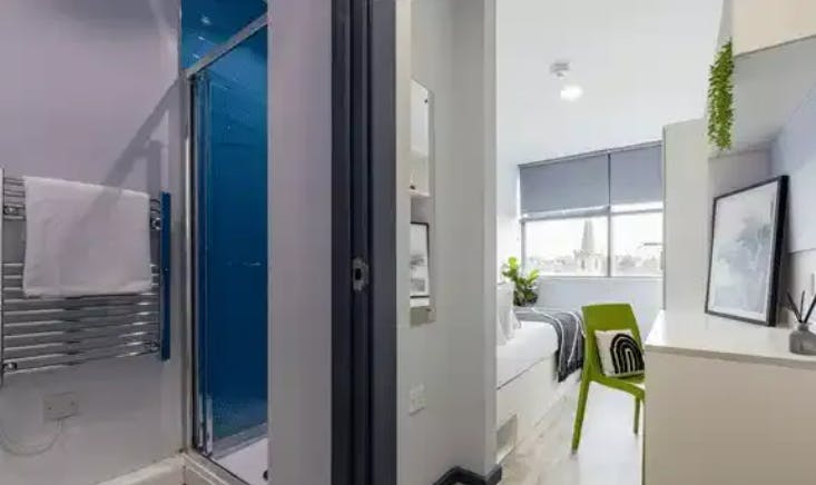 Gold Ensuite