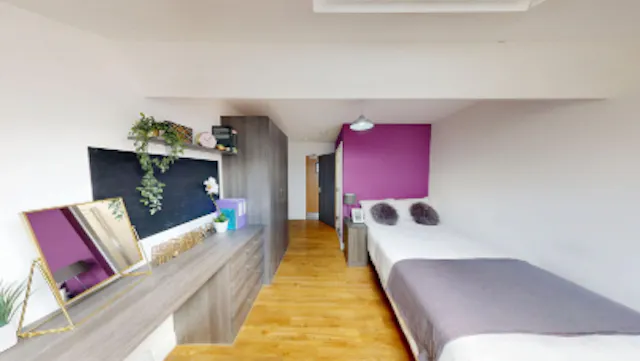 Gold Ensuite room image 1