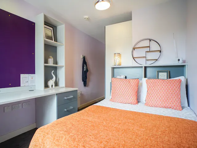 Gold Ensuite room image 1