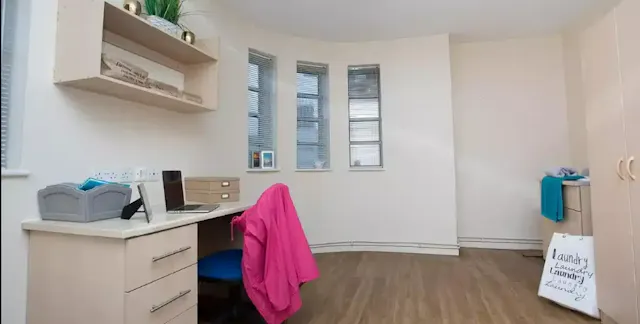 Gold XL room image 2