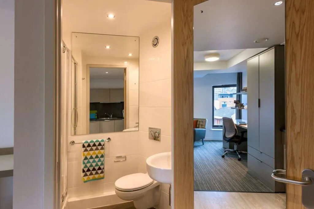 Gold Studio BATHROOM 3