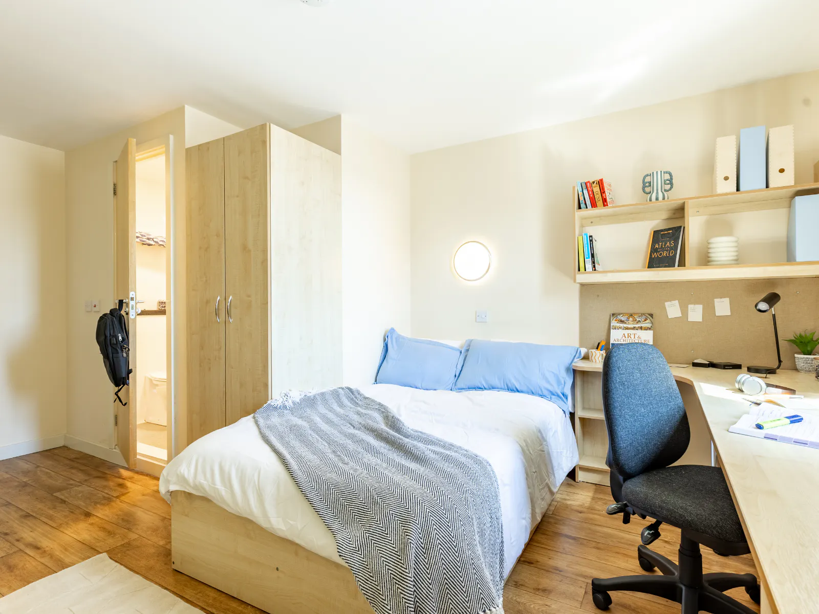 Gold En Suite