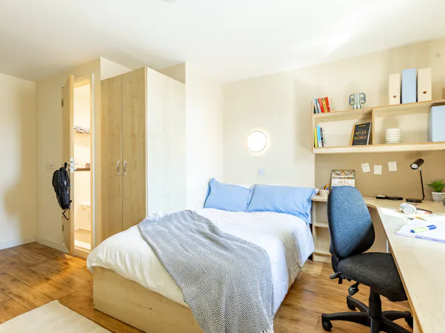 Gold En Suite room image 2
