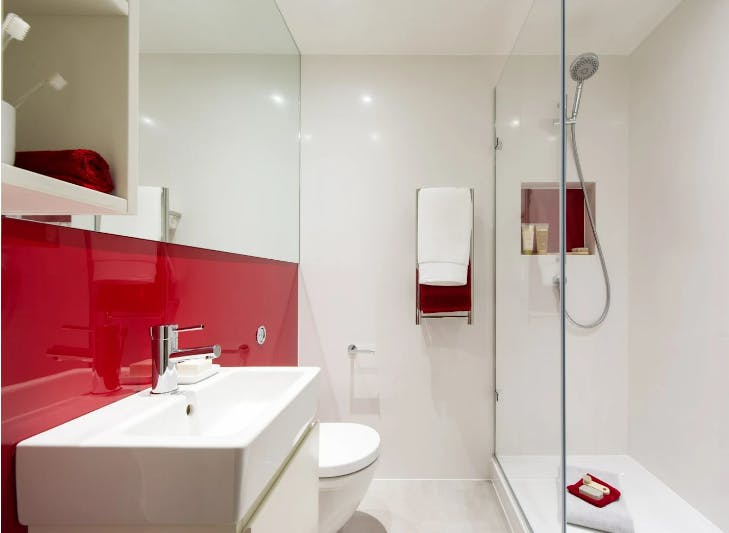 Gold En Suite