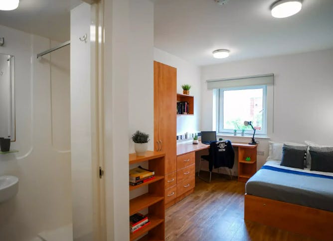 Ensuite-Gold