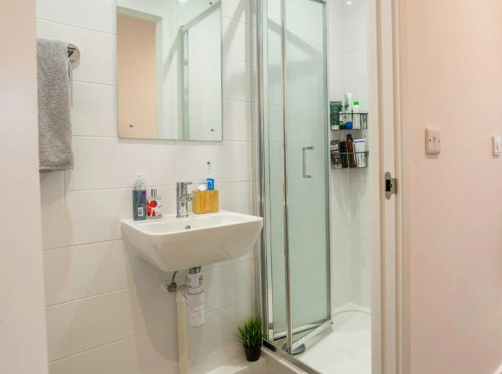 Gold Skyline En Suite