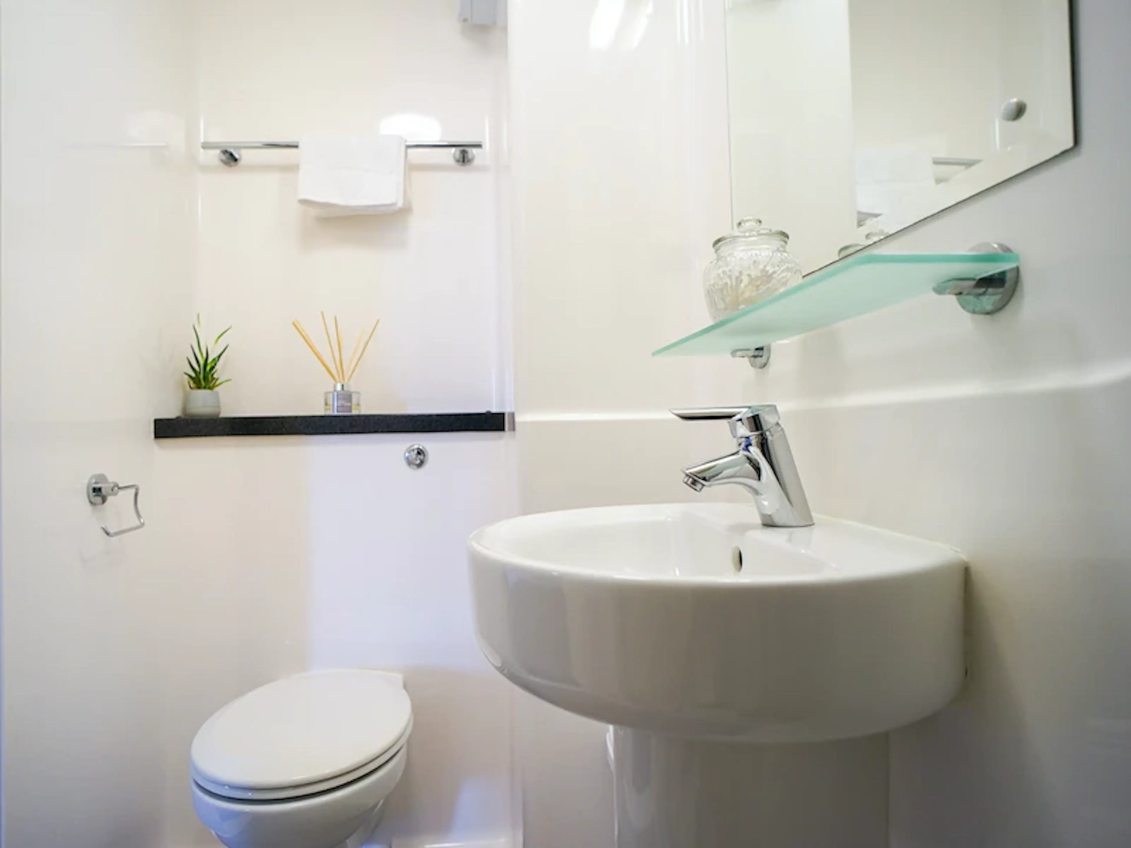 Gold Studio BATHROOM 4