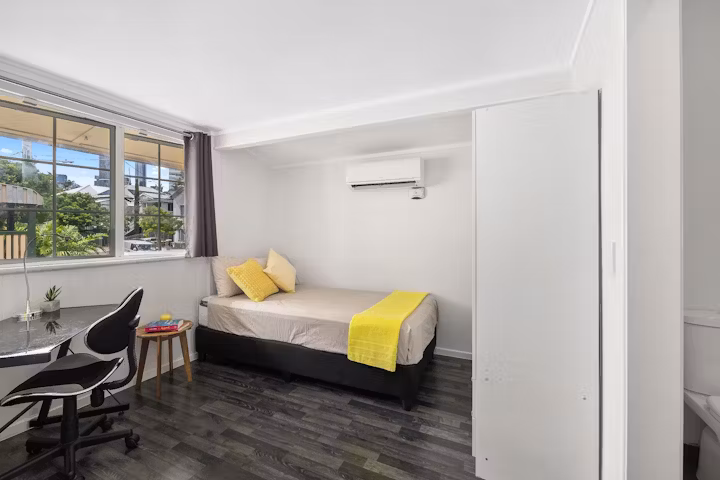 161-hale-st-petrie-terrace-brisbane-Executive Room-1