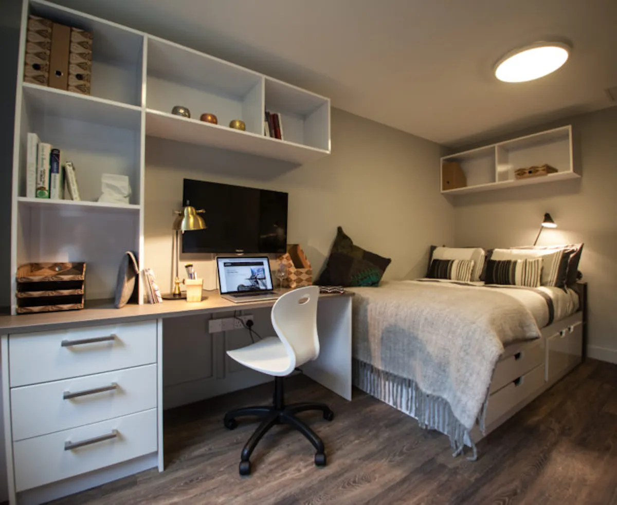 ROOM ROOM