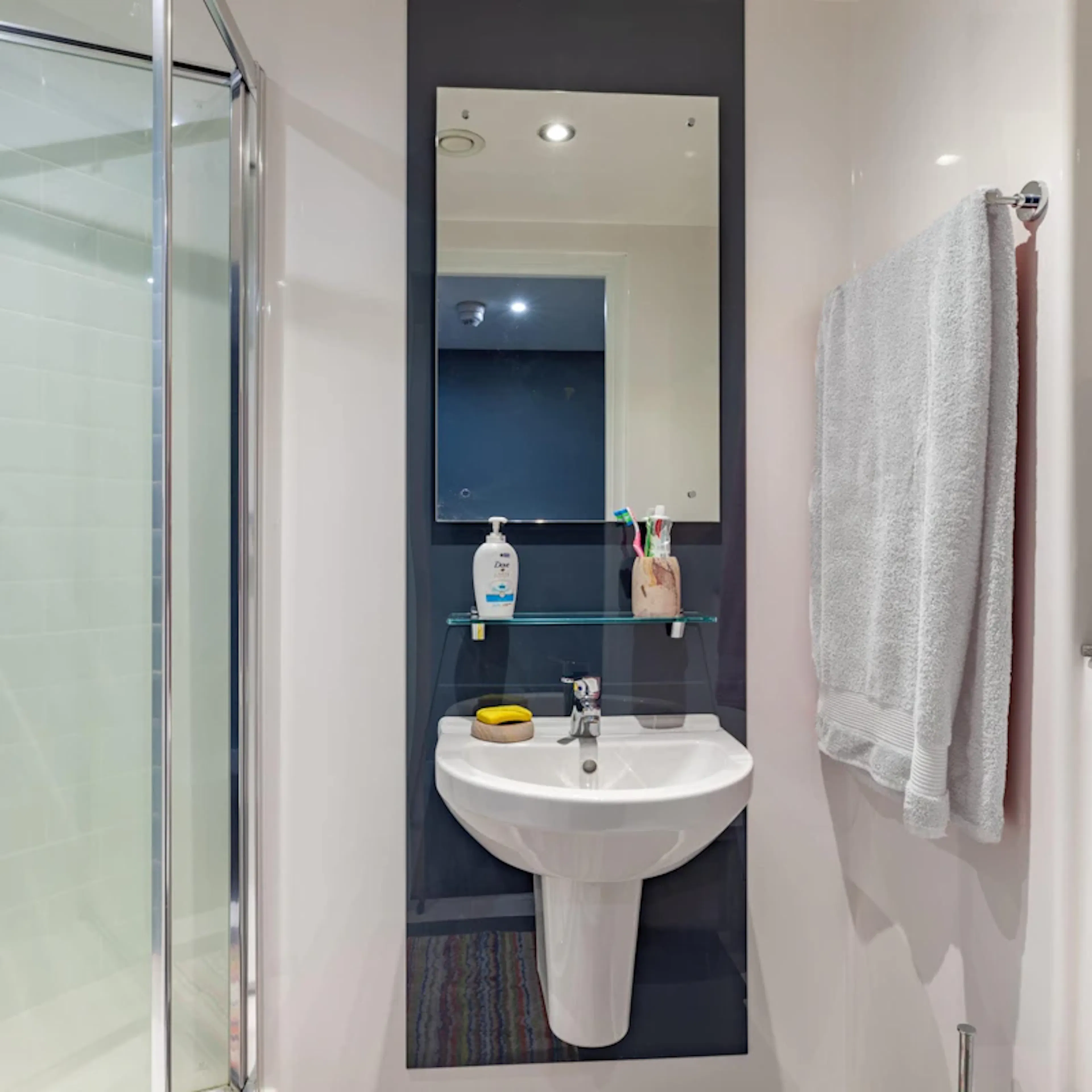 Studio BATHROOM 3