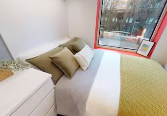 iQ, Brighton-Brighton-ROOM-1